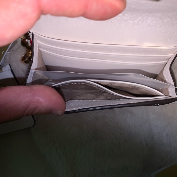 Michael Kores🌈NWTs🌈Whitney rainbow trim wallet - Picture 8 of 16